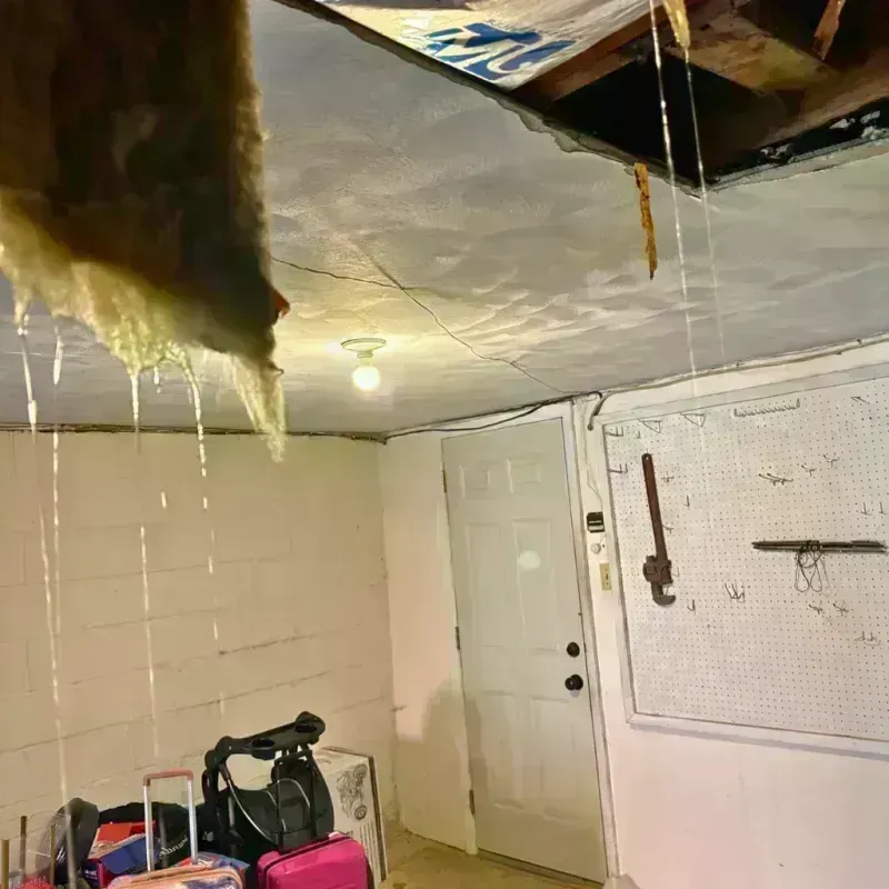 Before and after water damage restoration in Dixmoor, IL